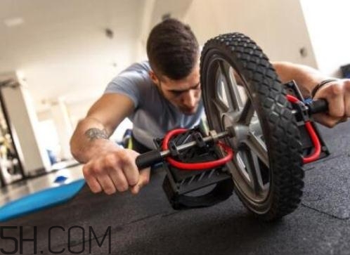 健腹輪會傷腰嗎？健腹輪可以天天練嗎？