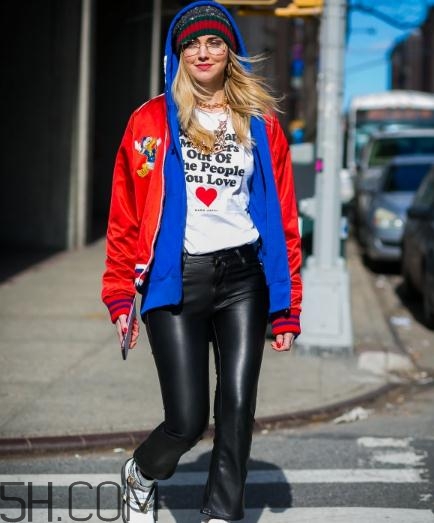 紅色衣服染色了怎么辦？紅色衣服染上黑色怎么洗掉？