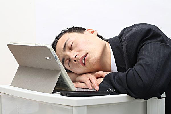 經(jīng)常熬夜會脫發(fā)嗎 經(jīng)常熬夜會不會脫發(fā) 經(jīng)常熬夜會脫發(fā)嗎 經(jīng)常熬夜會不會脫發(fā)