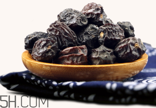 烏棗和紅棗哪個好 烏棗和黑棗的區(qū)別 烏棗和紅棗哪個好 烏棗和黑棗的區(qū)別