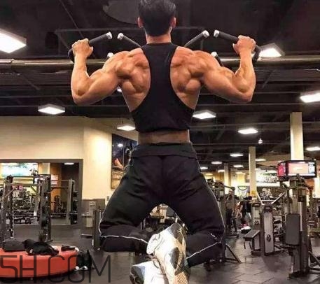 背闊肌怎么練寬？背闊肌怎么拉伸？