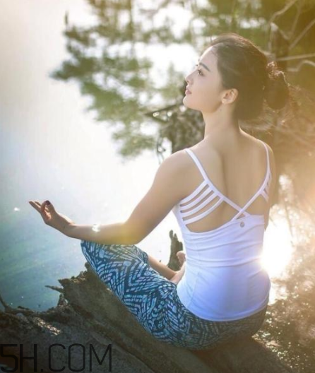 頸椎病人練瑜伽的好處？瑜伽治療便秘的動(dòng)作