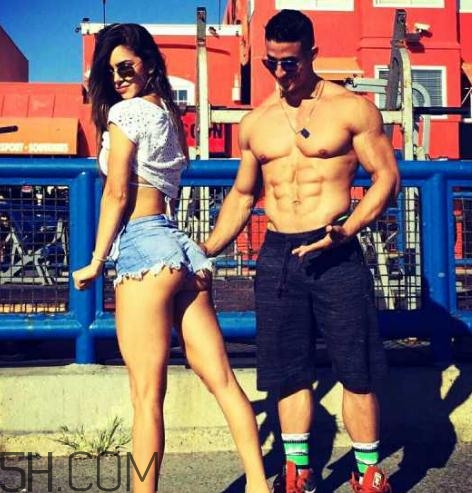 臀橋負重有危害嗎？負重臀橋的正確做法