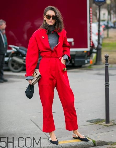 棕色頭發(fā)穿什么衣服？棕色頭發(fā)搭配什么衣服好看？