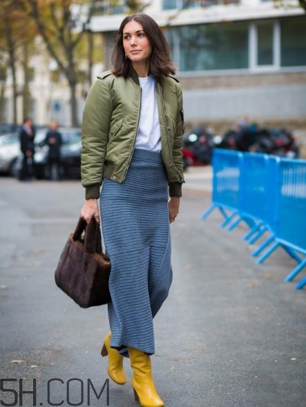 棕色頭發(fā)穿什么衣服？棕色頭發(fā)搭配什么衣服好看？