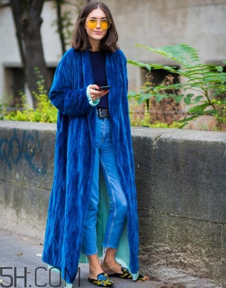 棕色頭發(fā)穿什么衣服？棕色頭發(fā)搭配什么衣服好看？