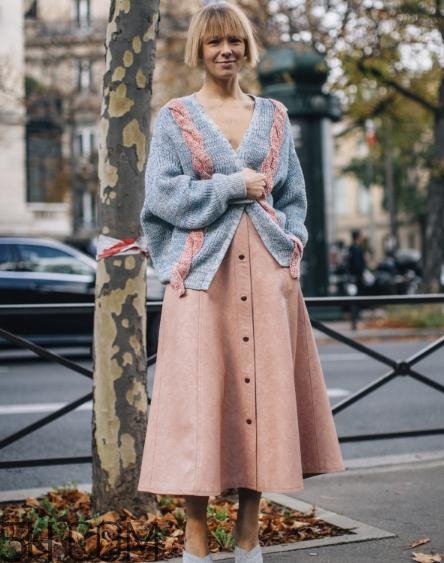 短發(fā)適合穿什么衣服？短發(fā)穿什么衣服好看？