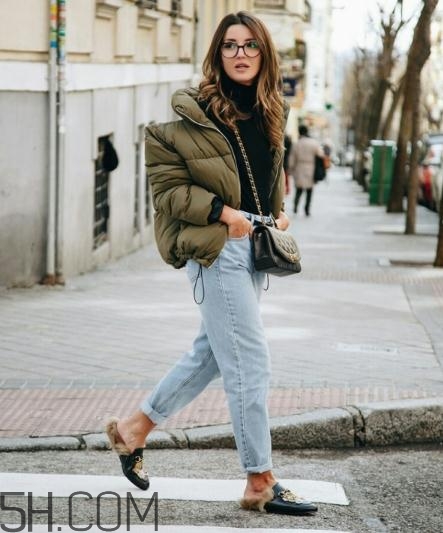 羽絨服配什么鞋子？羽絨服搭配鞋子圖片