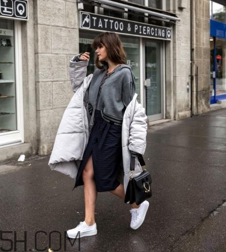 羽絨服配什么鞋子？羽絨服搭配鞋子圖片