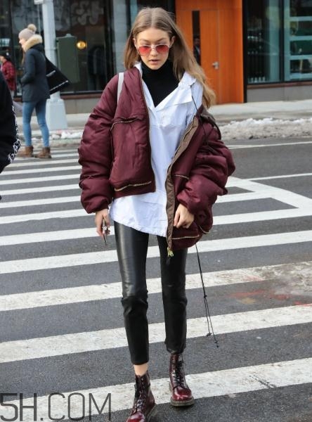 羽絨服配什么鞋子？羽絨服搭配鞋子圖片