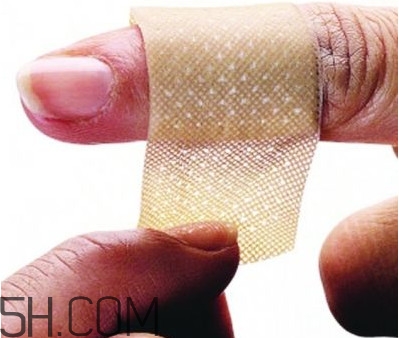 創(chuàng)可貼有大的嗎？創(chuàng)可貼粘在傷口上怎么才弄得掉