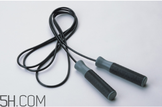 無繩跳繩和有繩跳繩哪個(gè)好？跳繩腿會(huì)變粗嗎？