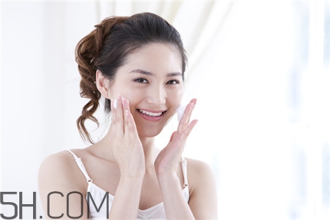 青春痘會(huì)長(zhǎng)在頭皮上嗎？青春痘會(huì)長(zhǎng)在屁股上嗎？