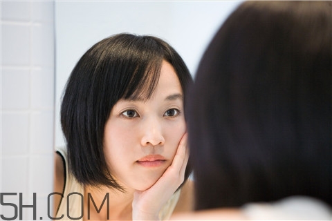 青春痘能不能擠？青春痘能用鹽水洗嗎？