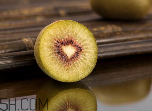紅心獼猴桃為什么會(huì)空心 紅心獼猴桃空心能吃嗎 紅心獼猴桃為什么會(huì)空心 紅心獼猴桃空心能吃嗎