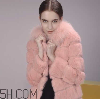 裸粉色搭配什么衣服？裸粉色大衣怎么搭配