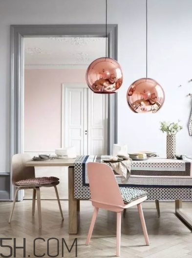 裸粉色搭配什么衣服？裸粉色大衣怎么搭配