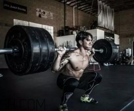 深蹲怎么用臀部發(fā)力？深蹲屁股沒感覺什么原因？