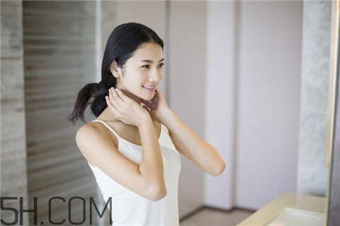 粉刺擠了會(huì)不會(huì)留疤？粉刺擠出來(lái)后有個(gè)小洞