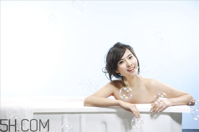 冬天洗澡幾天一次最好 視情況而定 冬天洗澡幾天一次最好 視情況而定