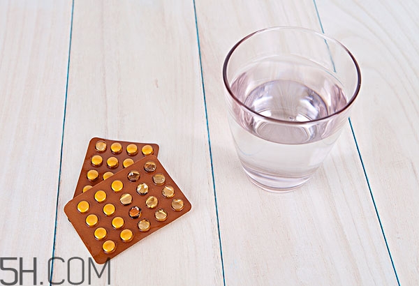 睡覺前吃藥好不好 睡前吃藥對身體好嗎 睡覺前吃藥好不好 睡前吃藥對身體好嗎