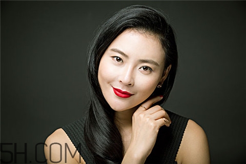 隆胸可以跳傘嗎？隆胸可以做過(guò)山車嗎？