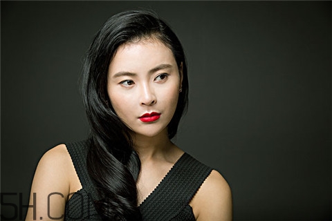 隆胸可以跳傘嗎？隆胸可以做過(guò)山車嗎？