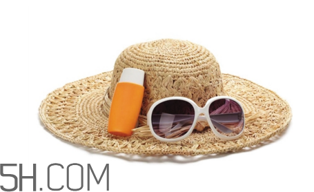 防曬霜開(kāi)封后第二年還能用嗎？防曬霜使用注意事項(xiàng)