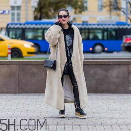 毛呢大衣搭配什么鞋子？毛呢大衣搭配鞋子圖片