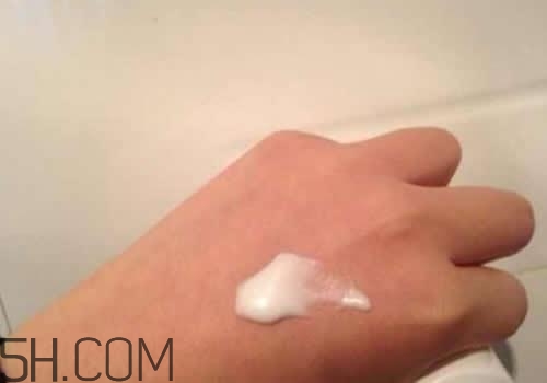 擦護手霜有什么用處 5大涂護手霜的好處 擦護手霜有什么用處 5大涂護手霜的好處