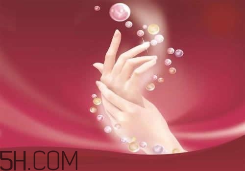 擦護手霜有什么用處 5大涂護手霜的好處 擦護手霜有什么用處 5大涂護手霜的好處