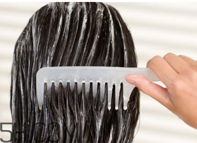 護(hù)發(fā)素一次用多少呢？護(hù)發(fā)素可以代替洗發(fā)水嗎？