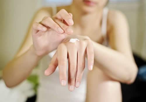 護(hù)手霜是酸性還是堿性 護(hù)膚品堿性好還是酸性好 護(hù)手霜是酸性還是堿性 護(hù)膚品堿性好還是酸性好