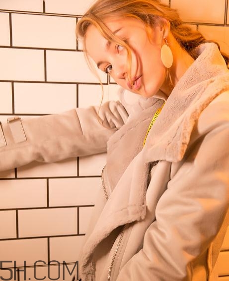 皮毛一體掉色正常嗎？皮毛一體掉色怎么處理？