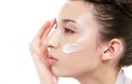 臉上皮膚干燥怎么辦如何補(bǔ)水 臉上皮膚干燥怎么辦如何補(bǔ)水