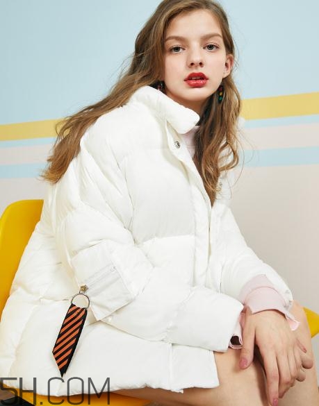 白色羽絨服怎么保存不發(fā)黃？白色羽絨服怎么打理？