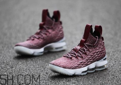 nike lebron 15 wine紅酒配色發(fā)售時(shí)間_多少錢？