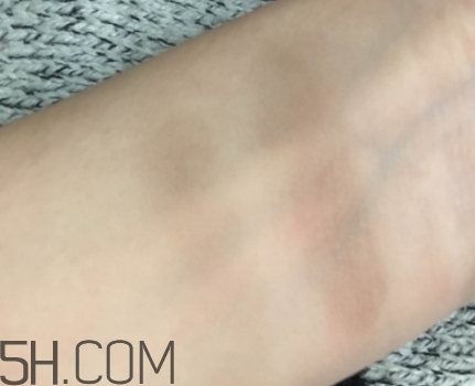 眼影可以用手指涂嗎？哪種眼影適合用手指涂