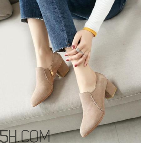 翻毛皮鞋發(fā)霉怎么處理？翻毛皮鞋沾水了怎么辦？