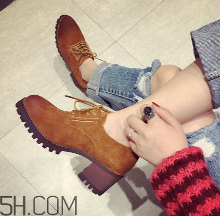 翻毛皮鞋發(fā)白怎么辦？翻毛皮鞋發(fā)亮怎么辦？