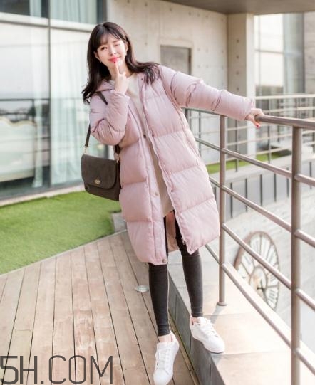粉色羽絨服怎么搭配？粉色羽絨服搭配圖片