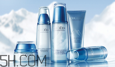 自然堂和歐萊雅哪個(gè)好？歐萊雅適合什么年齡的人用？