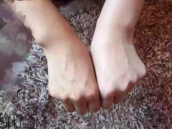 素顏霜的使用圖文步驟 關于素顏霜 素顏霜的使用圖文步驟 關于素顏霜