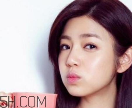 女生發(fā)比心什么意思 女生發(fā)比心是什么意思 女生發(fā)比心什么意思 女生發(fā)比心是什么意思