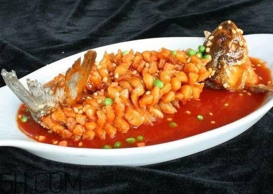 松鼠魚為什么叫松鼠魚？松鼠魚是什么魚做的