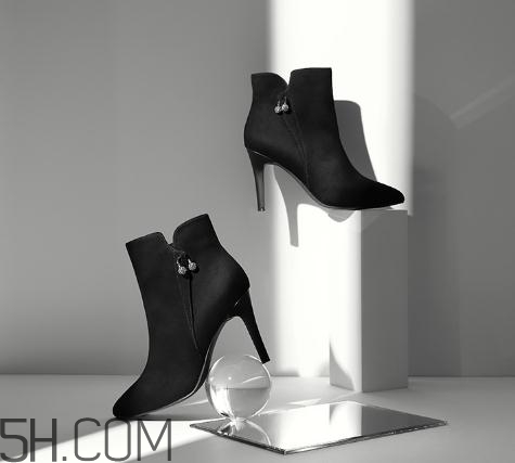 達芙妮鞋子貴嗎？達芙妮鞋子偏大嗎？