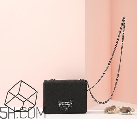 達芙妮包包什么檔次？達芙妮包包質(zhì)量好嗎？