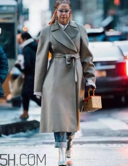 灰色大衣怎么搭配？灰色大衣穿搭圖片