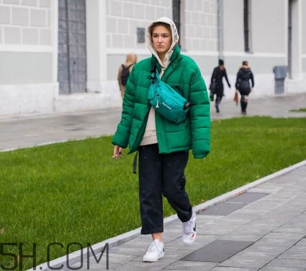 冬天穿闊腿褲配什么鞋子？冬天闊腿褲搭配鞋子圖片