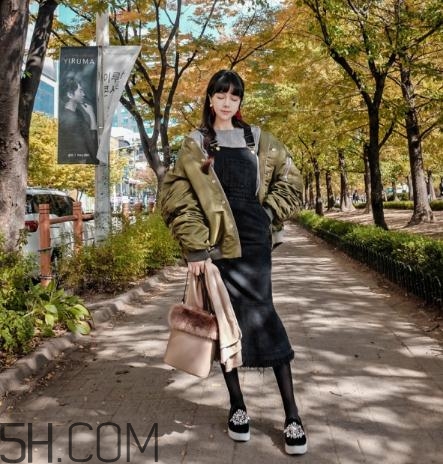 軍綠色羽絨服怎么搭配？軍綠色羽絨服搭配圖片